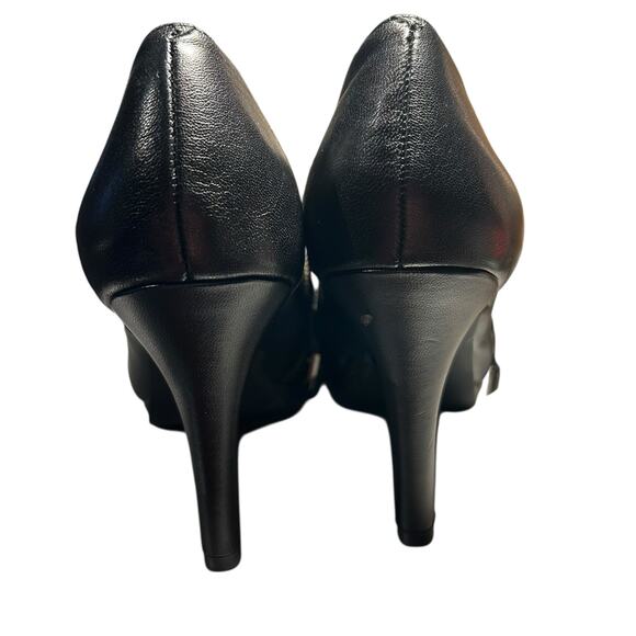 Tahari Grace Shoes Healed Leather Black Pointed Toe Victorian Lace Up SZ 7.5 - Picture 5 of 9